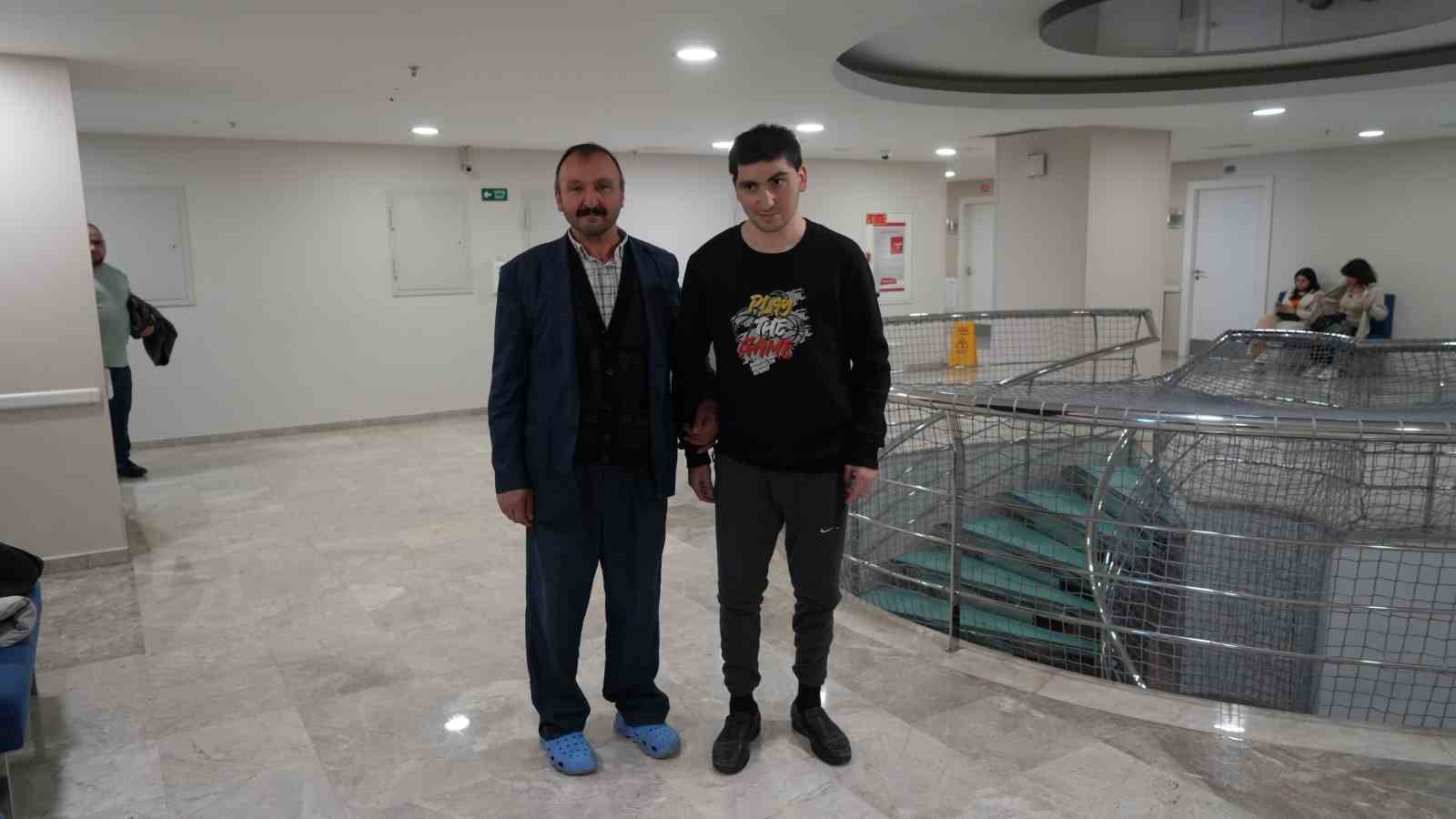 Kazada kafatasının yarısı alınan genç, ameliyatla hayata tutundu
