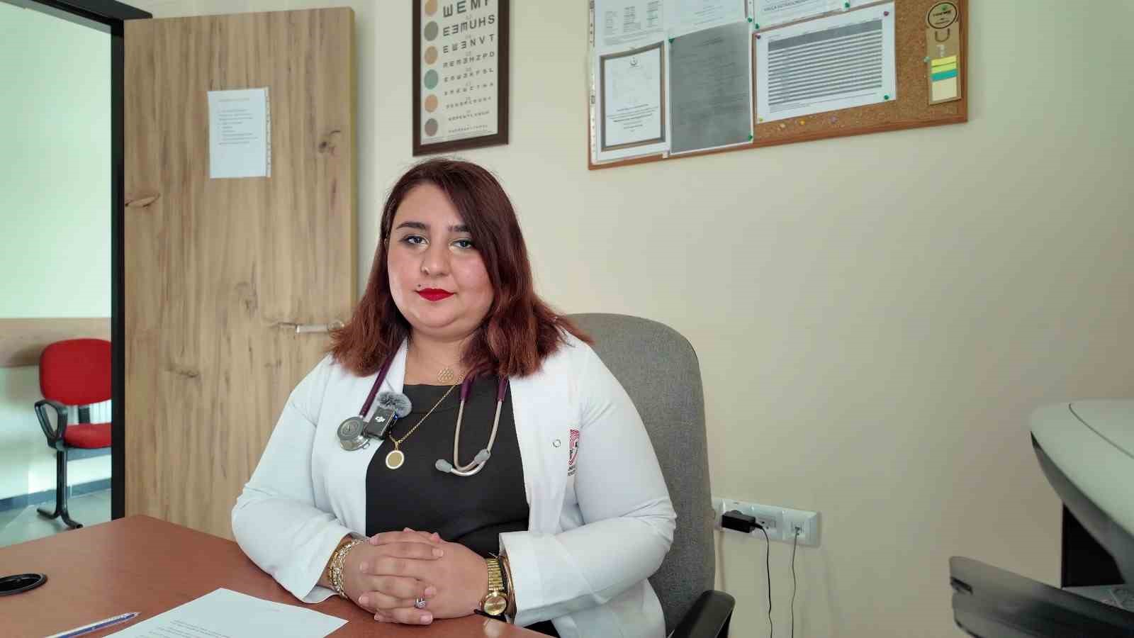 Dr.  Yüksel Çelik: "Yeni yönetmelikle ilaç yazmada kısıtlama değil akılcı ilaç kullanıma teşvik gelmiştir"
