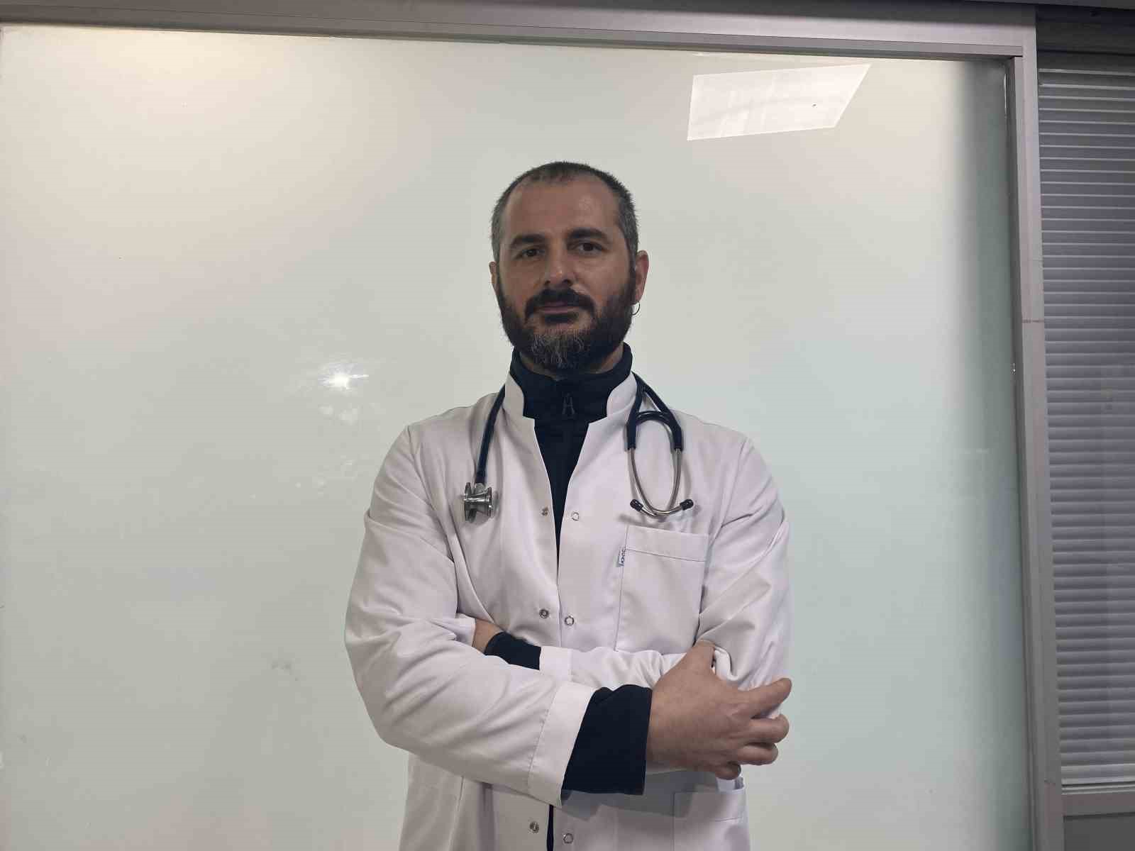 ’Alkol oyunu’ hastanelik etti: Sahte ve orijinalini karıştırarak içmek istedi, ikisi de sahte çıktı
