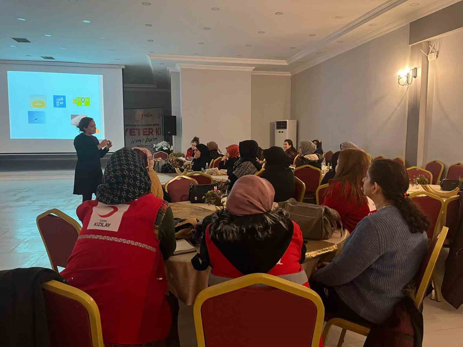 Kadın sağlığı ve hijyen anlatıldı
